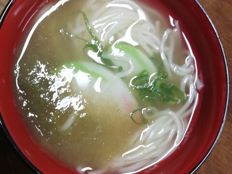 かまぼこととろろ昆布のにゅう麺